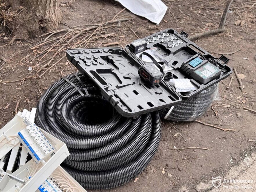 ОФІЦІЙНО                Сучасне освітлення та нові щитові: у Дніпрі триває оновлення внутрішньобудинкових електромереж