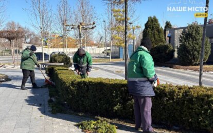 Чисті береги та доглянуті газони: у сквері Прибережний у Дніпрі розпочали весняні роботи