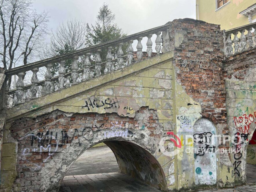 У Дніпрі занепадає Палац студентів ДНУ: ректор Оковитий не реагує на проблему