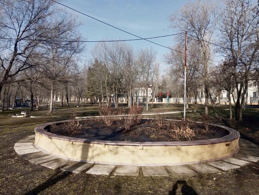 У парках Дніпра розпочались активні роботи з благоустрою до весняного сезону