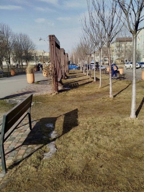 У парках Дніпра розпочались активні роботи з благоустрою до весняного сезону