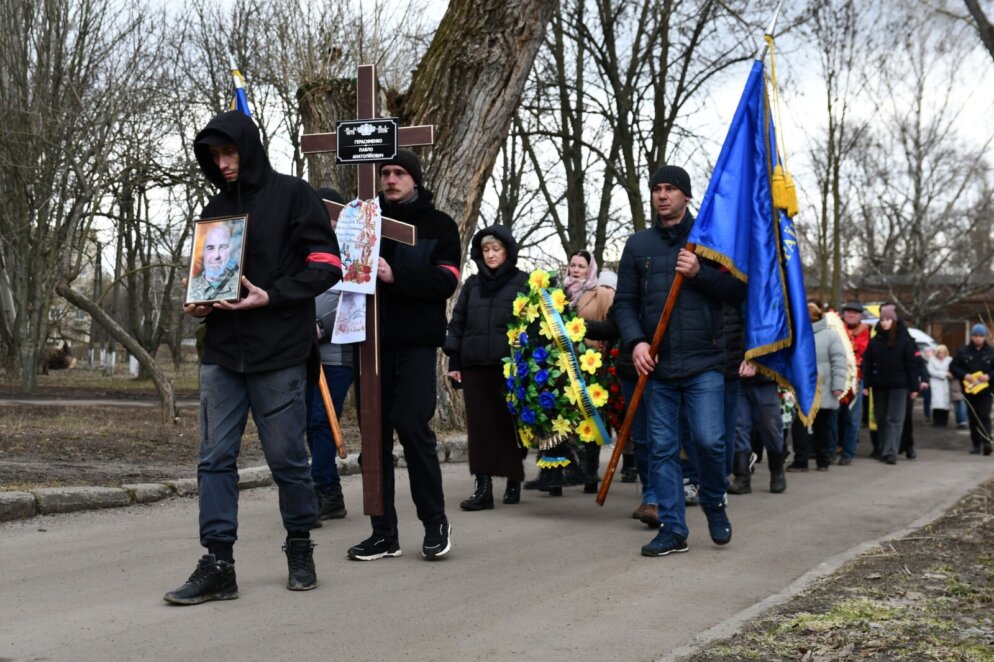 Залишилися мати, чотири сестри, донька та онук: у Нікополі провели в останню путь солдата