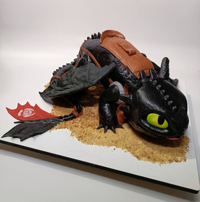 Дніпровський кондитер створив 3D-торт у вигляді Беззубика з «Як приручити дракона»