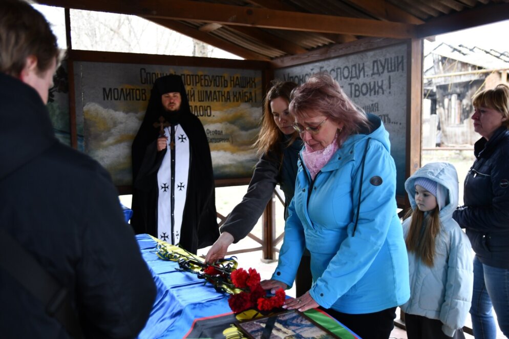 Три роки невідомості: у Нікополі провели в останню путь солдата