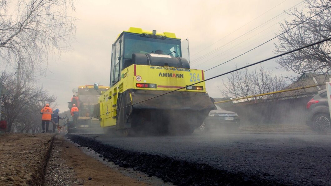 У Дніпропетровській області ремонтують трасу на Київ