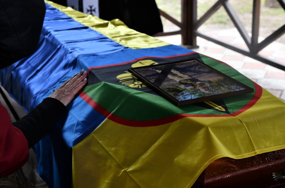 Три роки невідомості: у Нікополі провели в останню путь солдата