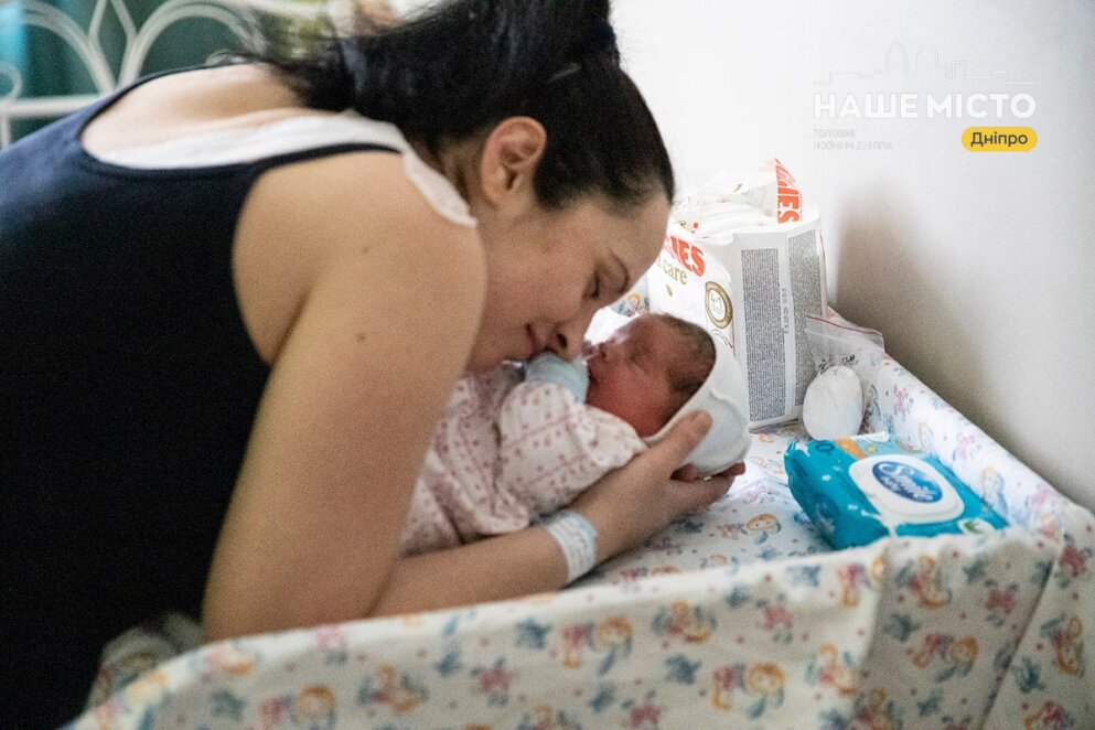 ЕКСКЛЮЗИВ
                                Дніпрянка вдруге стала мамою у 41 рік: історія народження Вероніки