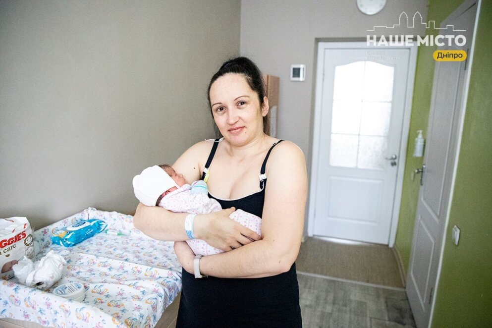 ЕКСКЛЮЗИВ
                                Дніпрянка вдруге стала мамою у 41 рік: історія народження Вероніки