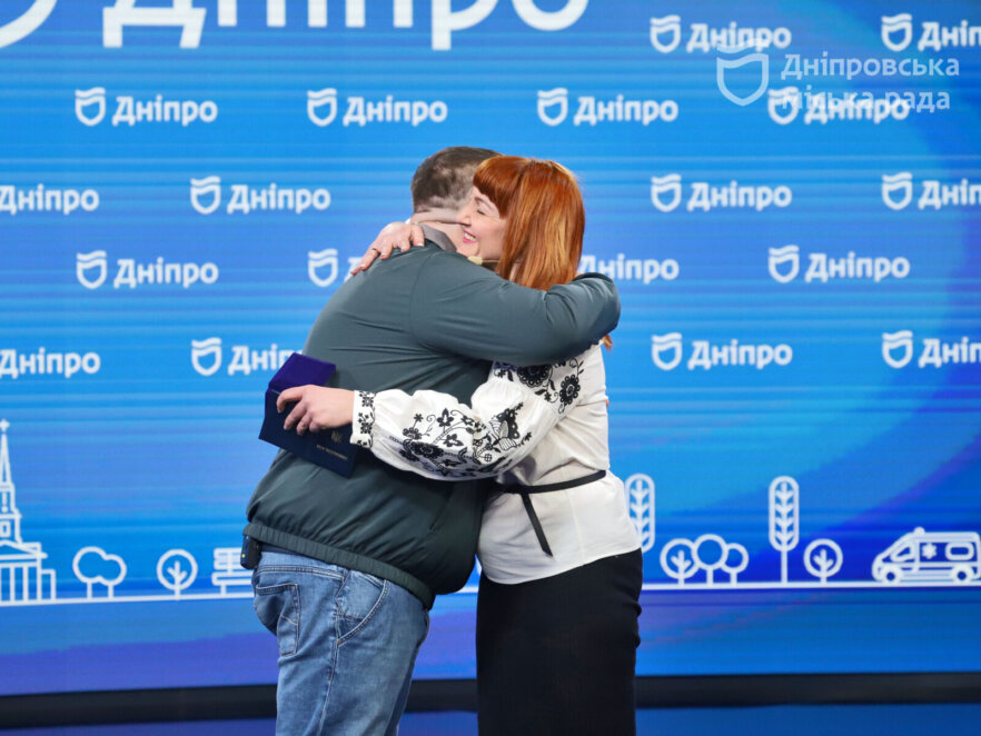 ОФІЦІЙНО                Філатов вручив нагороди комунальникам, завдяки яким Дніпро впорався з викликами надскладної зими