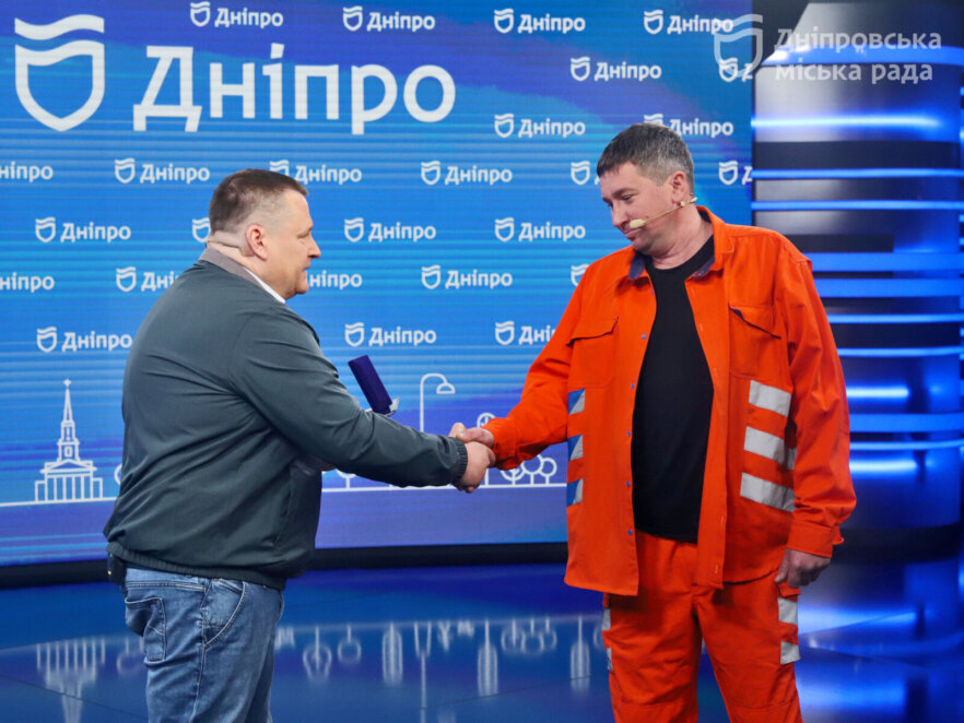 ОФІЦІЙНО                Філатов вручив нагороди комунальникам, завдяки яким Дніпро впорався з викликами надскладної зими