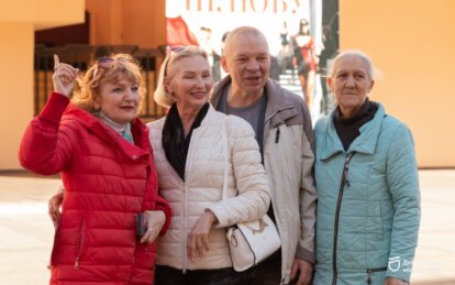 У Дніпрі учасники Університету третього віку розгадували загадки під час QR-квесту «Скарби з Кобзаре...