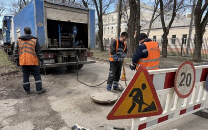 У  Дніпрі тривають аварійні роботи з ремонту каналізації та водопроводу