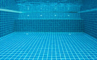 В Днепре отец спас сына, который начал тонуть во время занятий дайвингом в бассейне