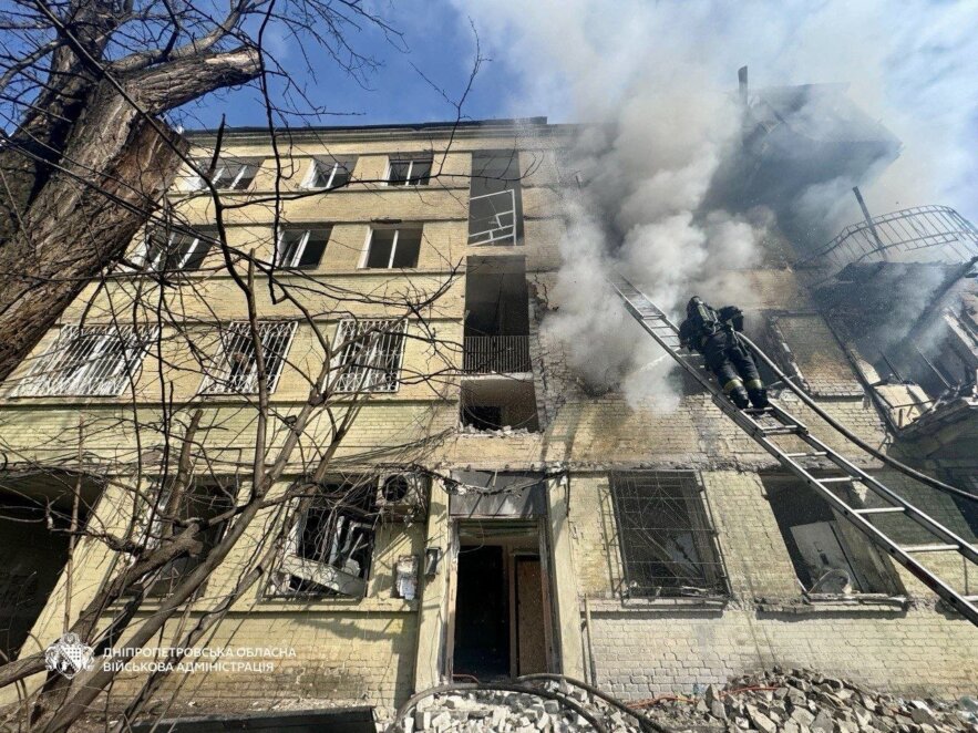 Ворог атакував Дніпро: пошкоджено багатоповерхівку, є постраждалі