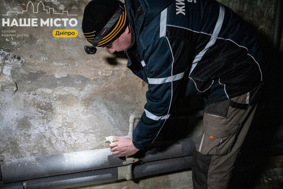 ЕКСКЛЮЗИВ
                                Герої без бронежилетів: комунальники Дніпра рятують будинки й людей під час війни