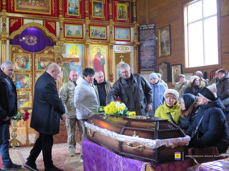У Жовтих Водах провели в останню путь захисника України