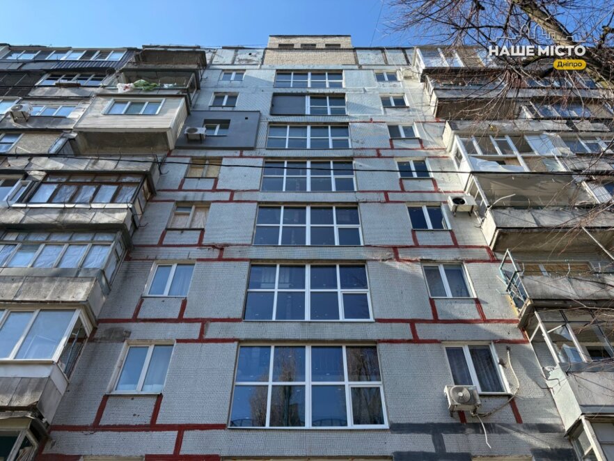 ОФІЦІЙНО                У Дніпрі ліквідовують наслідки січневого обстрілу: у будинку ЖБК на ж/м Тополя-1 замінили 36 вікон у під’їздах