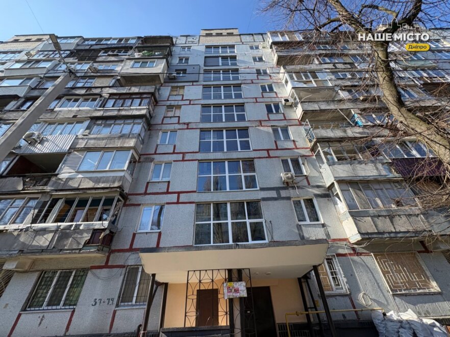ОФІЦІЙНО                У Дніпрі ліквідовують наслідки січневого обстрілу: у будинку ЖБК на ж/м Тополя-1 замінили 36 вікон у під’їздах