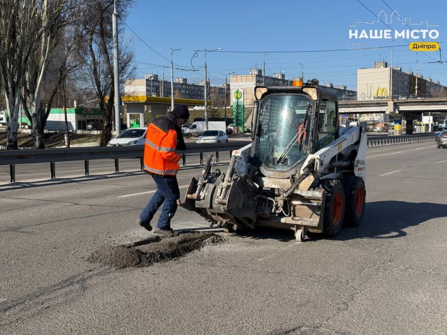 У Дніпрі розпочали сезонний ремонт доріг