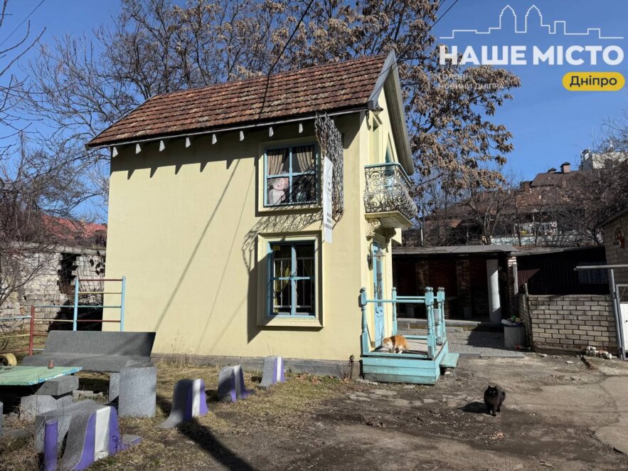 Будинок-загадка на Троїцькій: незвична архітектура та історія місця, яке дивує дніпрян