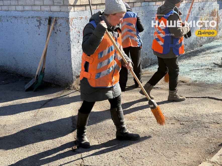 ЕКСКЛЮЗИВ
                                Комунальники Дніпра з ночі ліквідують наслідки нічної атаки