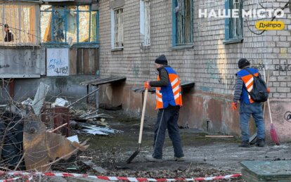 Комунальники Дніпра з ночі ліквідують наслідки нічної атаки - Наше Місто