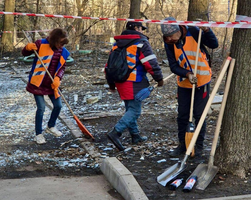 ОФІЦІЙНО                Скло, уламки та гілля з вулиць вивозять тоннами: Борис Філатов про наслідки масованої атаки на Дніпро