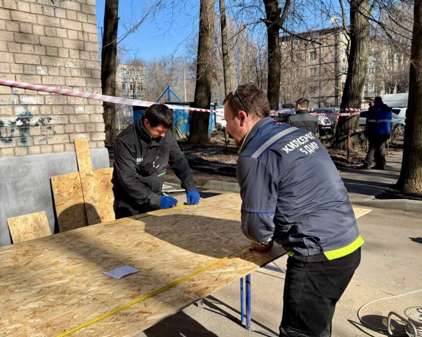 ОФІЦІЙНО                Скло, уламки та гілля з вулиць вивозять тоннами: Борис Філатов про наслідки масованої атаки на Дніпро