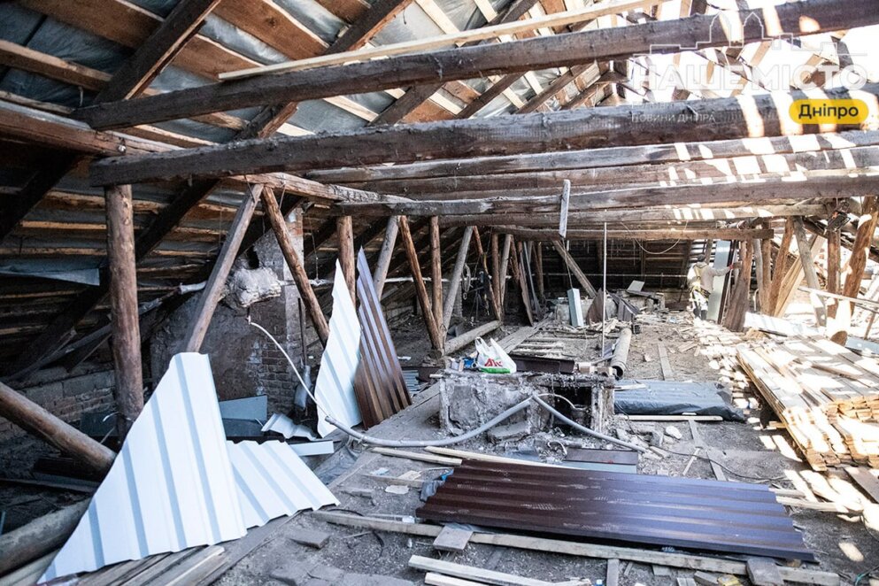 ЕКСКЛЮЗИВ
ОФІЦІЙНО                У Дніпрі оновлюють покрівлі у домах на вулиці Василя Сліпака