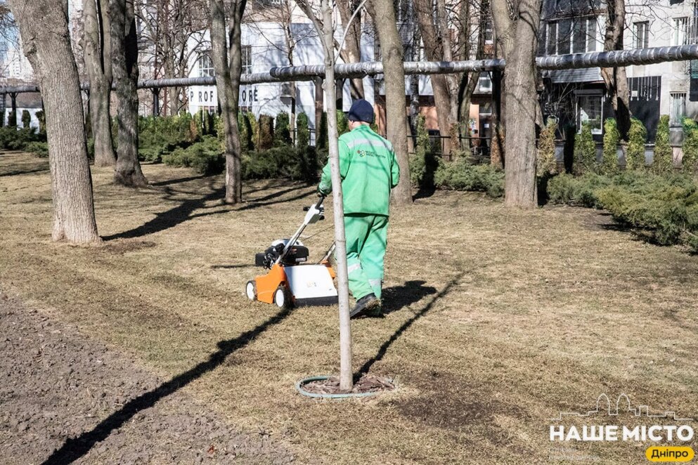 ЕКСКЛЮЗИВ
ОФІЦІЙНО                У Дніпрі з приходом весни розпочали масштабне озеленення парків