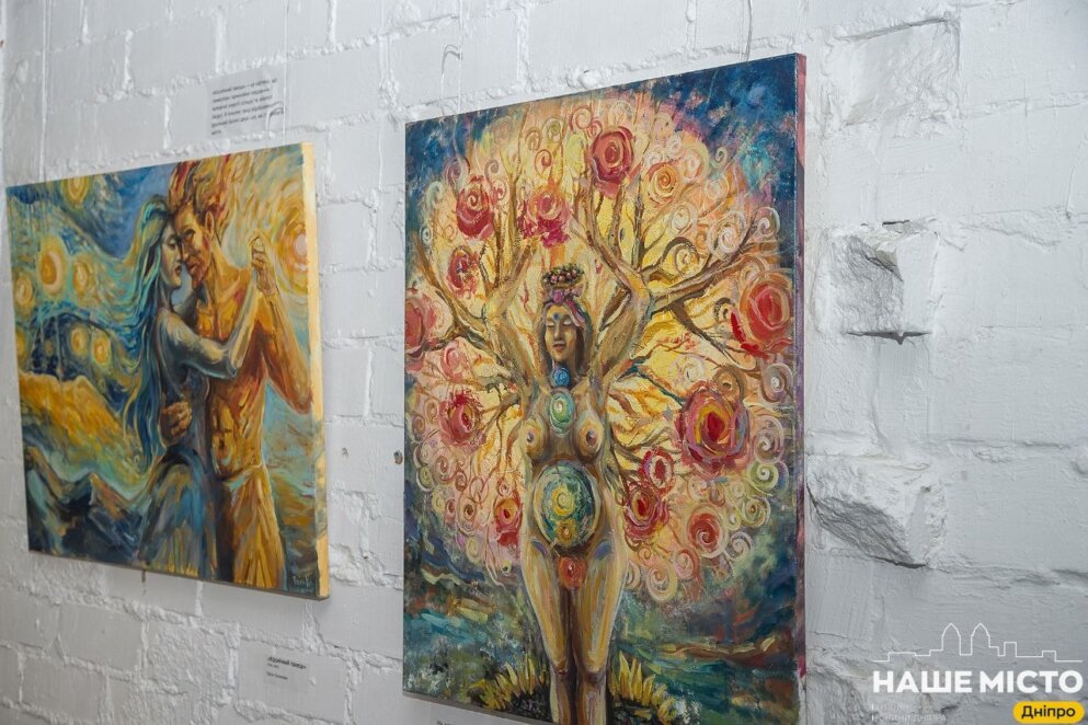 ЕКСКЛЮЗИВ
                                Від рожевої жуйки до червоного єдинорога: у Дніпрі відкрилася виставка до 8 березня