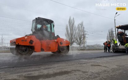Міські магістралі приводять до ладу: де у Дніпрі тривають дорожні роботи