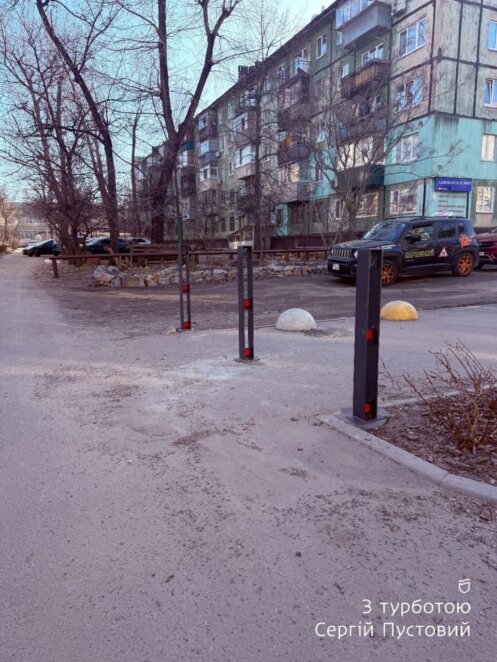 У Дніпрі на вул. Батумській оновлюють освітлення та впорядковують тротуари