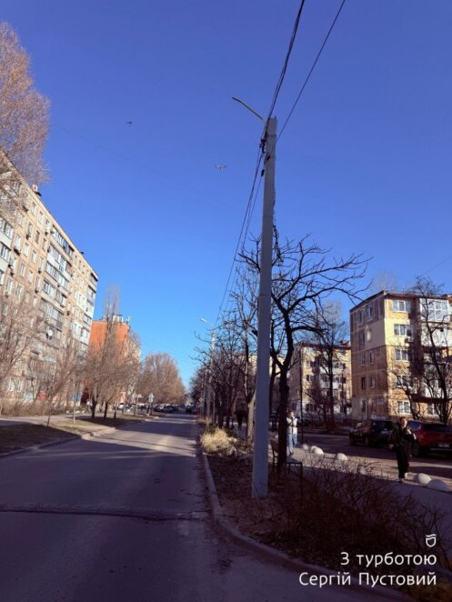 У Дніпрі на вул. Батумській оновлюють освітлення та впорядковують тротуари