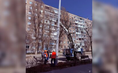 У Дніпрі на вул. Батумській оновлюють освітлення та впорядковують тротуари