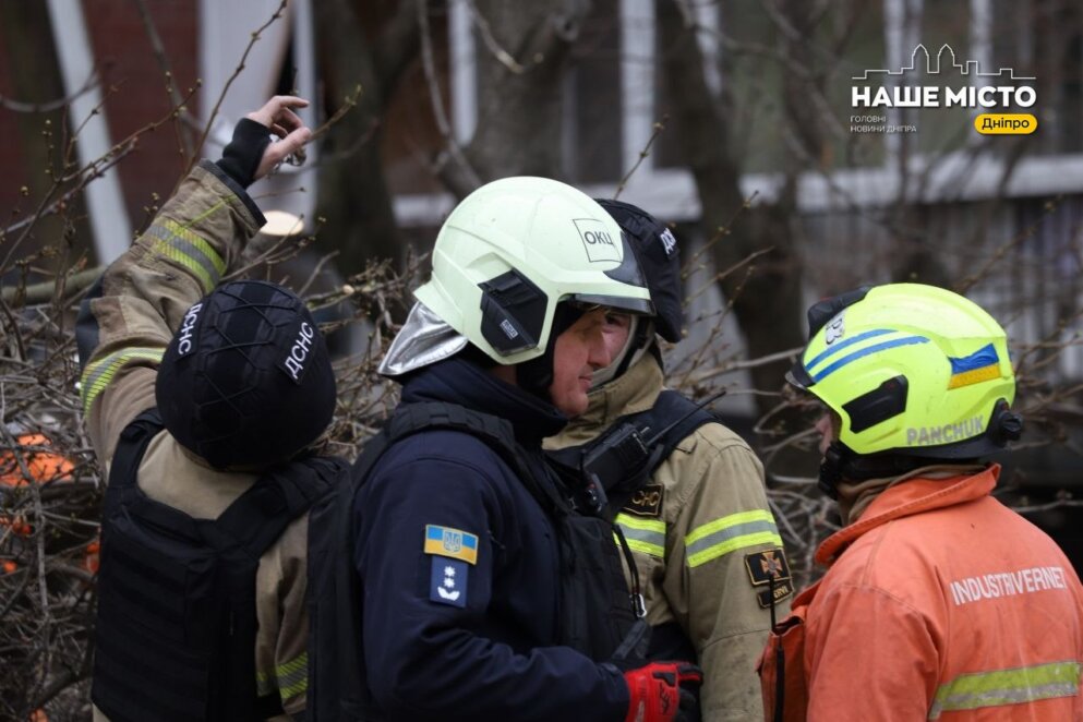 ЕКСКЛЮЗИВ
                                Комунальники ліквідують наслідки ворожої атаки у Дніпрі