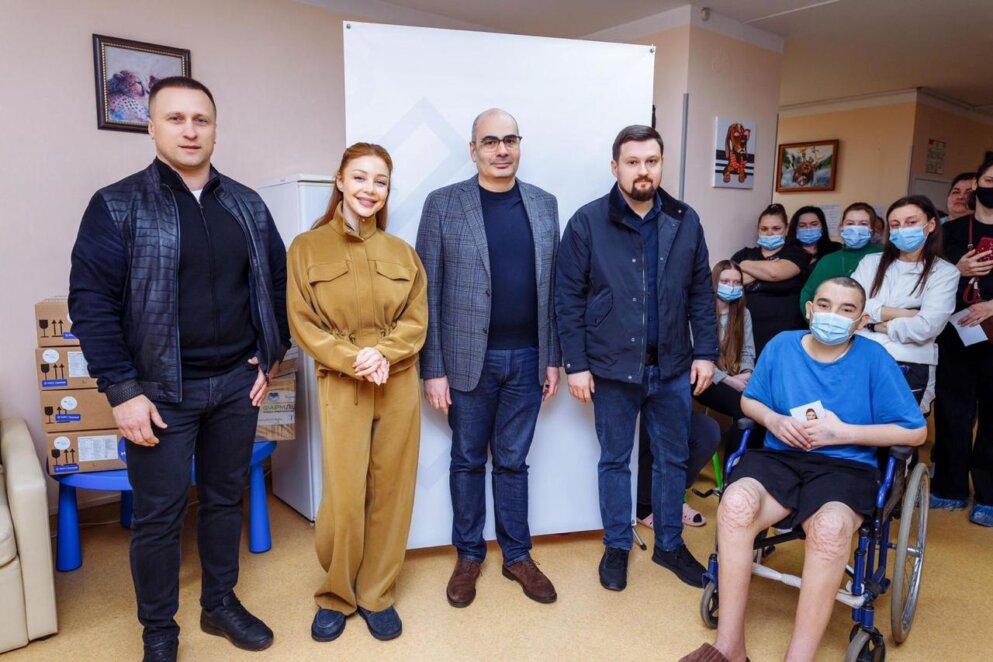 Допомога дітям у боротьбі з онкологічними захворюваннями: Фонди Тіни Кароль та «МХП-Громаді» передали обладнання лікарні у Дніпрі