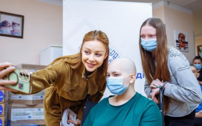 Допомога дітям у боротьбі з онкологічними захворюваннями: Фонди Тіни Кароль та «МХП-Громаді» передал...