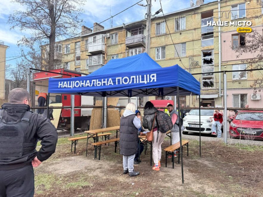 У середмісті Дніпра внаслідок ворожого удару пошкоджено гімназію та 7 багатоповерхівок