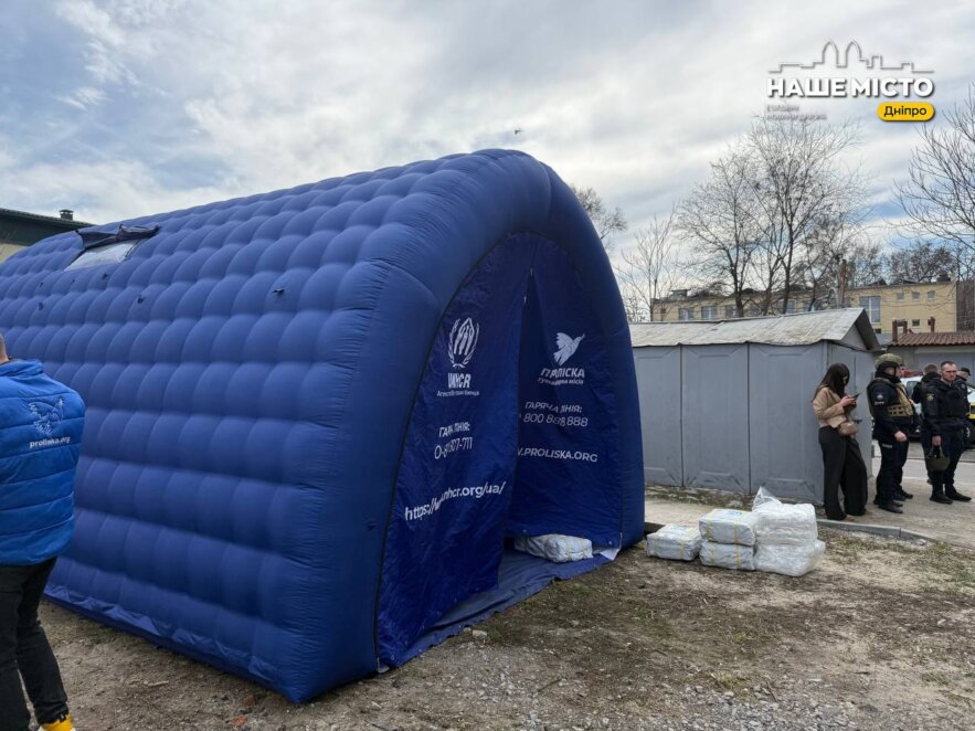 У середмісті Дніпра внаслідок ворожого удару пошкоджено гімназію та 7 багатоповерхівок