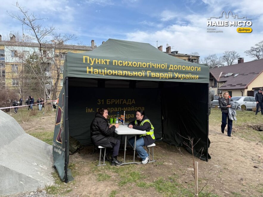 ЕКСКЛЮЗИВ
                                У будинках вибито близько 155 вікон, пошкоджено школу та лікарню: що відомо про наслідки атаки у Дніпрі та куди звертатися мешканцям