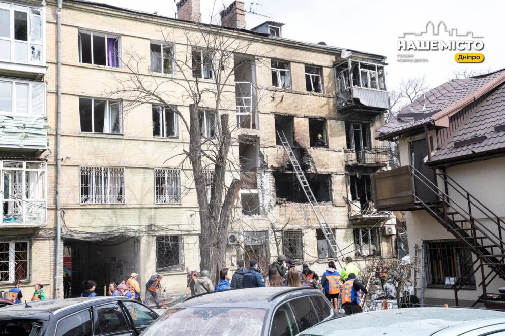 ЕКСКЛЮЗИВ
                                У будинках вибито близько 155 вікон, пошкоджено школу та лікарню: що відомо про наслідки атаки у Дніпрі та куди звертатися мешканцям