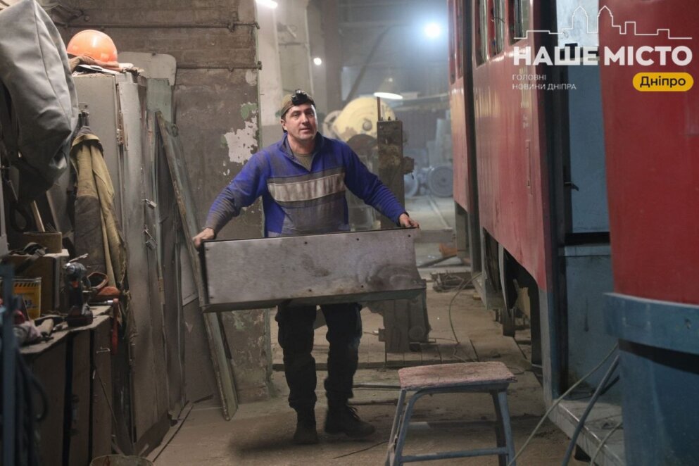 ЕКСКЛЮЗИВ
ОФІЦІЙНО                Друге життя електротранспорту: як у Дніпрі ремонтують трамваї та тролейбуси