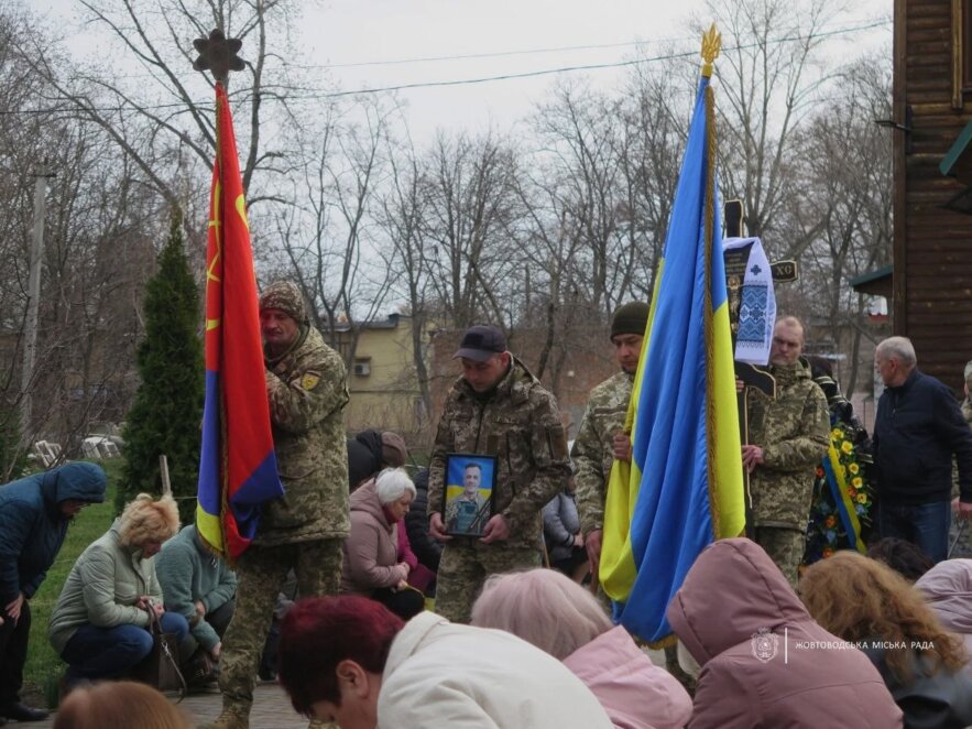 Рятував побратимів під обстрілами: у Жовтих Водах попрощалися із загиблим Героєм