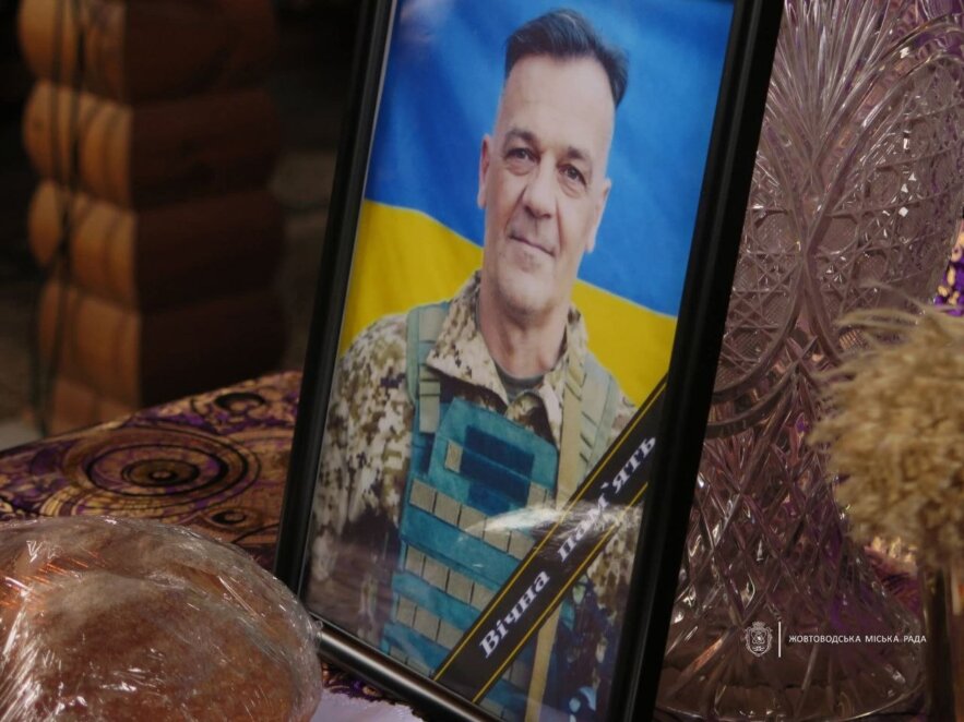 Рятував побратимів під обстрілами: у Жовтих Водах попрощалися із загиблим Героєм