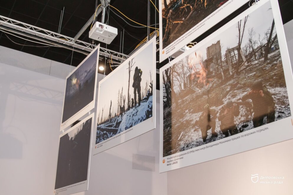 У Дніпрі посмертно відзначили нагородами 13 воїнів, пам’ять про яких увічнена на міській платформі «В!ЙНА»