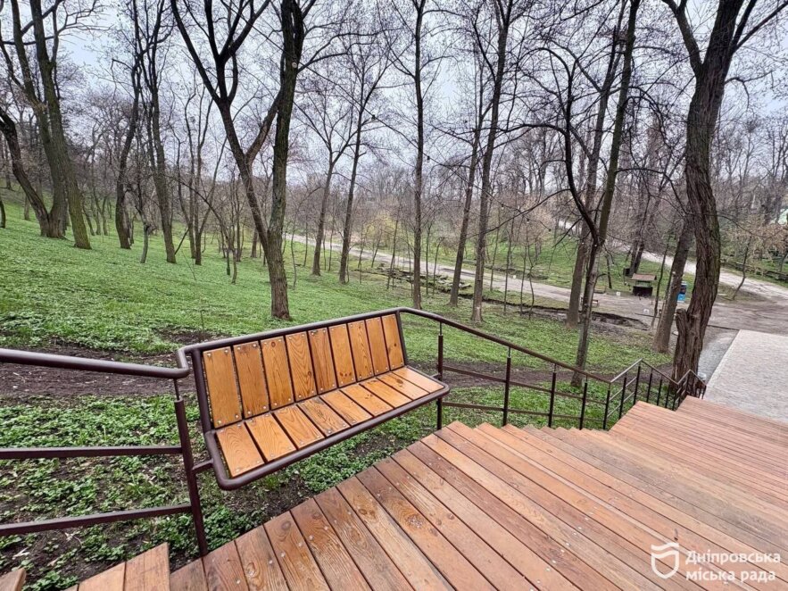 ОФІЦІЙНО                У парку Зелений Гай чистять схили та впорядковують зони відпочинку