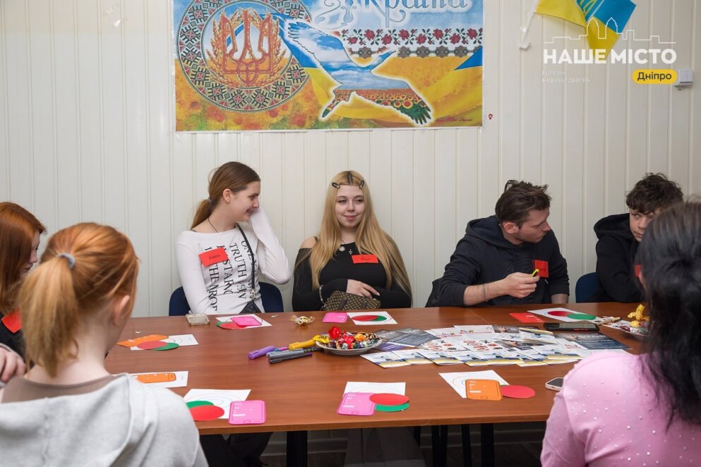 ЕКСКЛЮЗИВ
                                Як розпізнати маніпуляції та не потрапити у пастку: у Дніпрі провели тренінг для підлітків