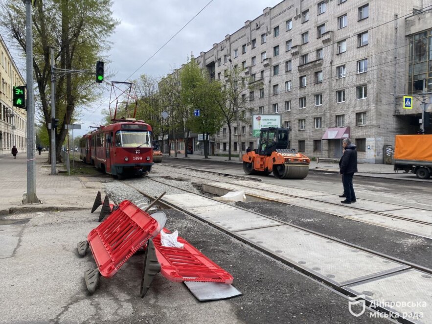 ОФІЦІЙНО                У Дніпрі оновлюють колії на маршруті №1, щоб до кінця року запустити ще 4 низькопідлогових трамваї