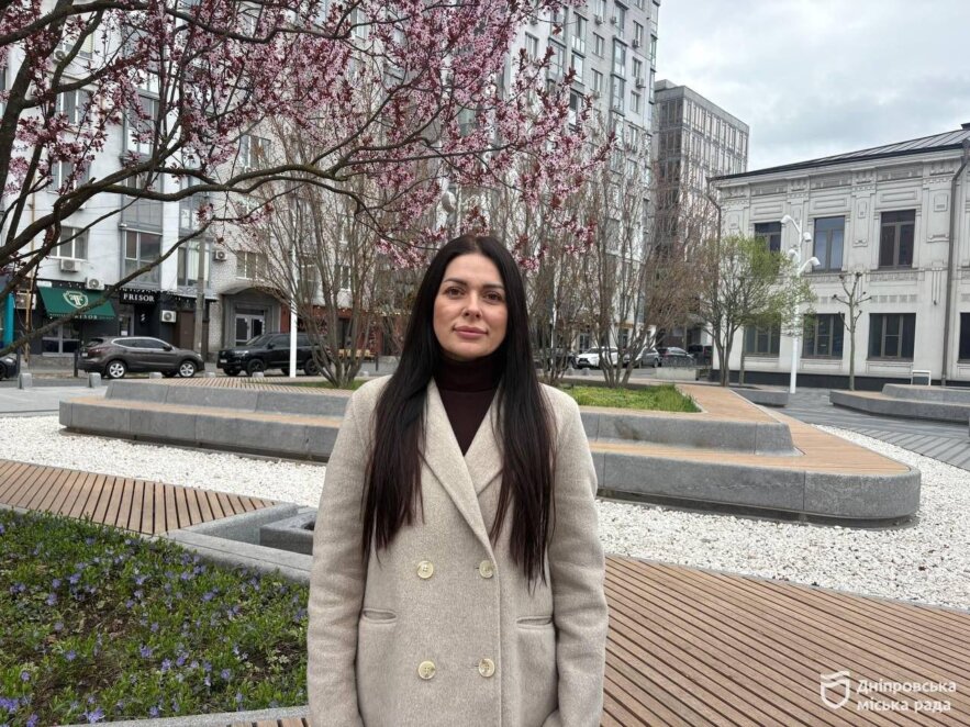 ОФІЦІЙНО                У парках Дніпра розквітли магнолії: містяни влаштовують фотосесії серед рожевих хмар квіті